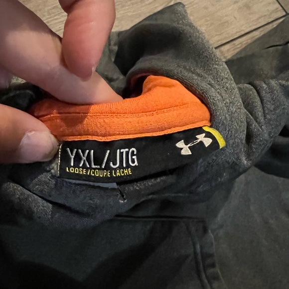 Youth XL Under Armour Hoodie - Picture 4 of 4